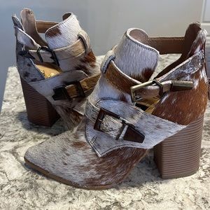 Alcala (MATT) hair on hide booties